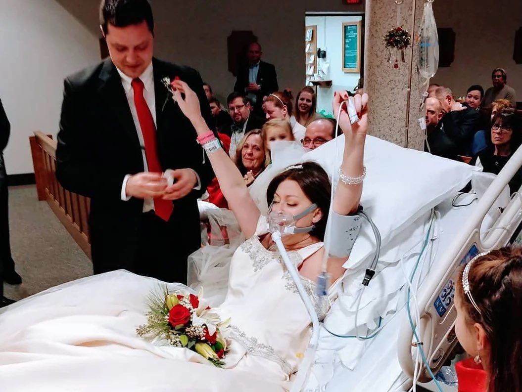 MorbidKnowledge's tweet photo. Photo taken In 2017 at the wedding of Heather and David Mosher. Heather was battling advanced breast cancer but found the strength to marry the love of her life just 18 hours before passing away. The couple wed at a hospital chapel in Connecticut. https://t.co/asmYVVoiaN