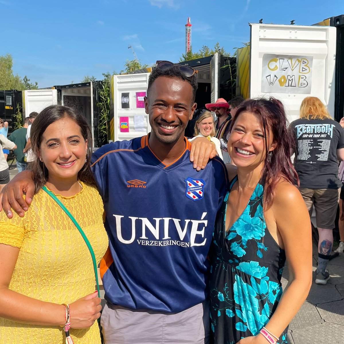 Lisawesterveld's tweet image. Op #Lowlands met @HabtamudeHoop en @songulmutluer!

Net rondleiding gehad langs allerlei superinteressante onderzoeken. 

Daarom een tip van ons: als je hier bent, bezoek ook #LLscience ❗️