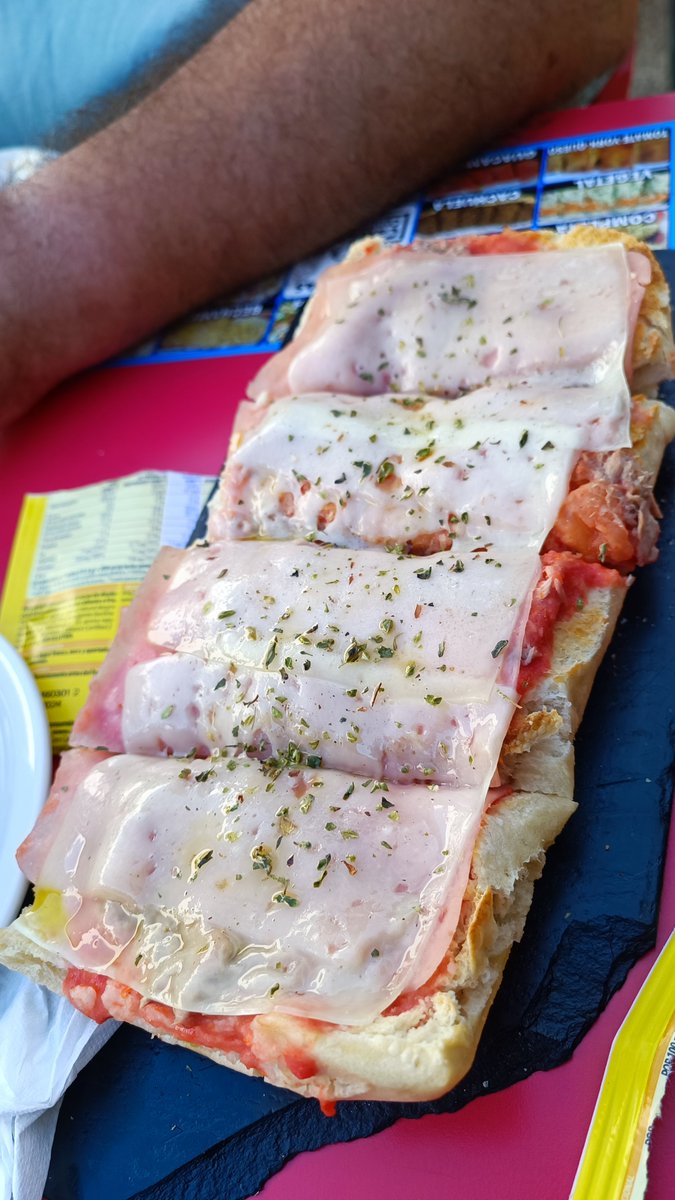 glicocola's tweet photo. Muestra ligerita y necesaria de lo bien y bonito que se desayuna aquí, en Badajoz. 🥺💜

Una se come una de esas tostainas por la mañana y no resuelve todos sus problemas, pero al menos los enfrenta con mejor cara y más ganas. ❤️‍🩹 https://t.co/dAN42j59VB