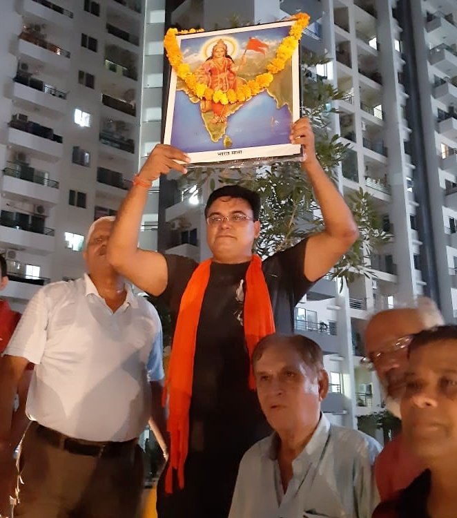 ravibhadoria's tweet photo. भारतीय जनता पार्टी के प्रत्येक कार्यकर्ता के लिए संगठन सर्वोपरि है। बस एक मंत्र याद रखिए।
#NationFirst
#PartyNext
#SelfLast
शरीर का कण कण, जीवन का हर एक क्षण।
माँ भारती को समर्पित, बस यही एकमात्र प्रण।। https://t.co/w5ee1PhN3B