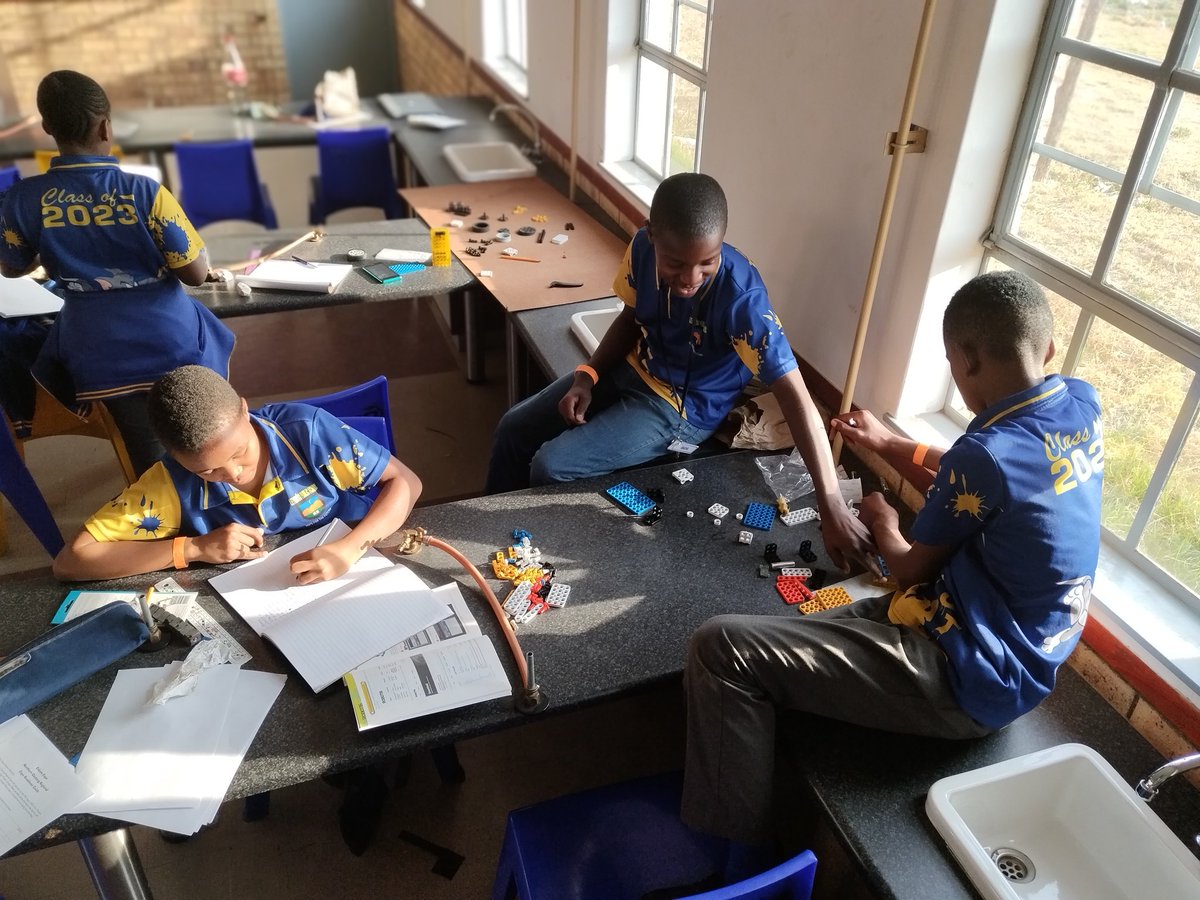 BolediYours24's tweet photo. And we won in all Categories 🎉
1. Robotics
2. Art
3. Renewable Energy
Preparing for Another Expo🙌
TUT here we come 💃💃🧗
#WriteYourVisionHabakkuk2
#MathsAndScience
#TechnoX Winners in Primary Schools https://t.co/bDNbCfJBe7