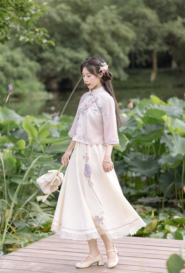 historicalhanfu's tweet photo. ☘️เสื้อ+กระโปรงทรงจีน เสื้อคอจีนแขนยาวคลุมศอกสีชมพูอ่อนพิมพ์ลาย ปักลายดอกไม้บนตัวเสื้อ กระโปรงยาวคลุมเข่าสีเหลืองอ่อน ชายกระโปรงแต่งผ้าลูกไม้ ปักลายดอกไม้เล็กๆ เข้าชุด
  
📍ราคา
กี่เพ้า 2200฿
เสื้อ+กระโปรง 3180฿
เสื้อ 1695฿
กระโปรง 1545฿ https://t.co/1EruJ3B7Kg