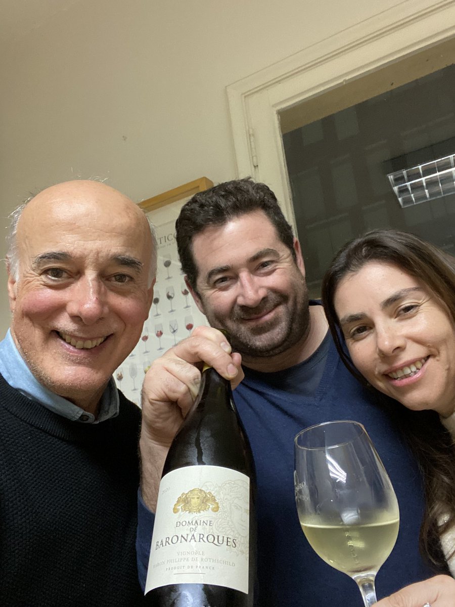 Con <a href="/mamix2004/">Elba Hormazábal</a> enóloga de Almaviva y el historiador Gonzalo Rojas, probando el vino Domaine de Baron’Arques Limoux Blanc Languedoc-Rousillon
#baronphilippederothschild