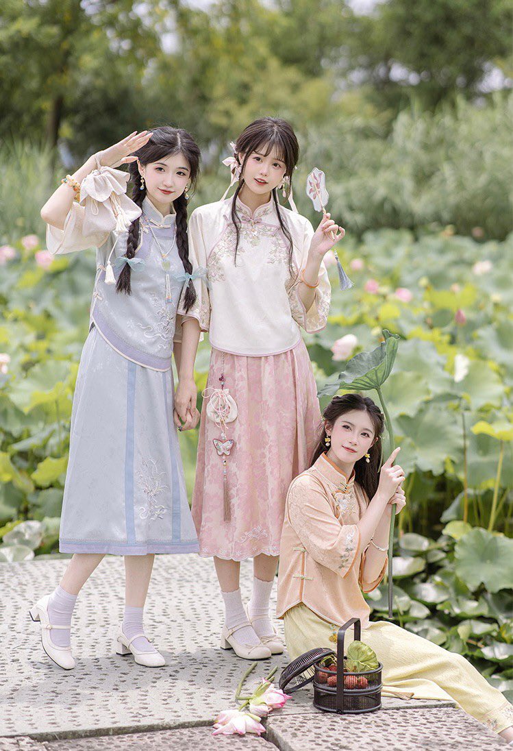 historicalhanfu's tweet photo. 🌼远山乔-川黛🌼
☘️ชุดจีนช่วงปี 1920 แบบเสื้อ+กระโปรง ใส่คู่กัน-แยกชิ้นใส่ได้ มี 3 สี: ชมพู-ครีม, ฟ้า, ส้ม-เขียว

💌สนใจสอบถาม/สั่งซื้อ ทัก inbox ได้เลยค่ะ
#ฮั่นฝู #ชุดฮั่นฝู #ชุดจีน #ชุดจีนโบราณ #hanfu #汉服 #ชุดจีนประยุกต์ #ฮั่นฝูประยุกต์ #กี่เพ้า #旗袍 #qipao #hdhanfu #hdqipao https://t.co/pUsP2aarHi