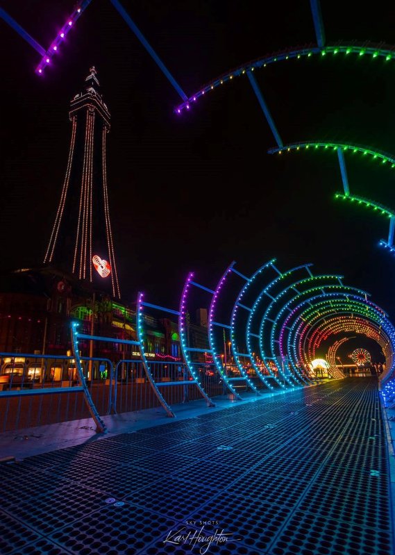 Take a walk on the light side! ✨

By popular demand, Spiro, the 26-metre-long tunnel of light will return to the Promenade for the full Illuminations season with brand new lighting.

🔗 bit.ly/whatsnewillumi…
📷 Sky Shots Karl Houghton