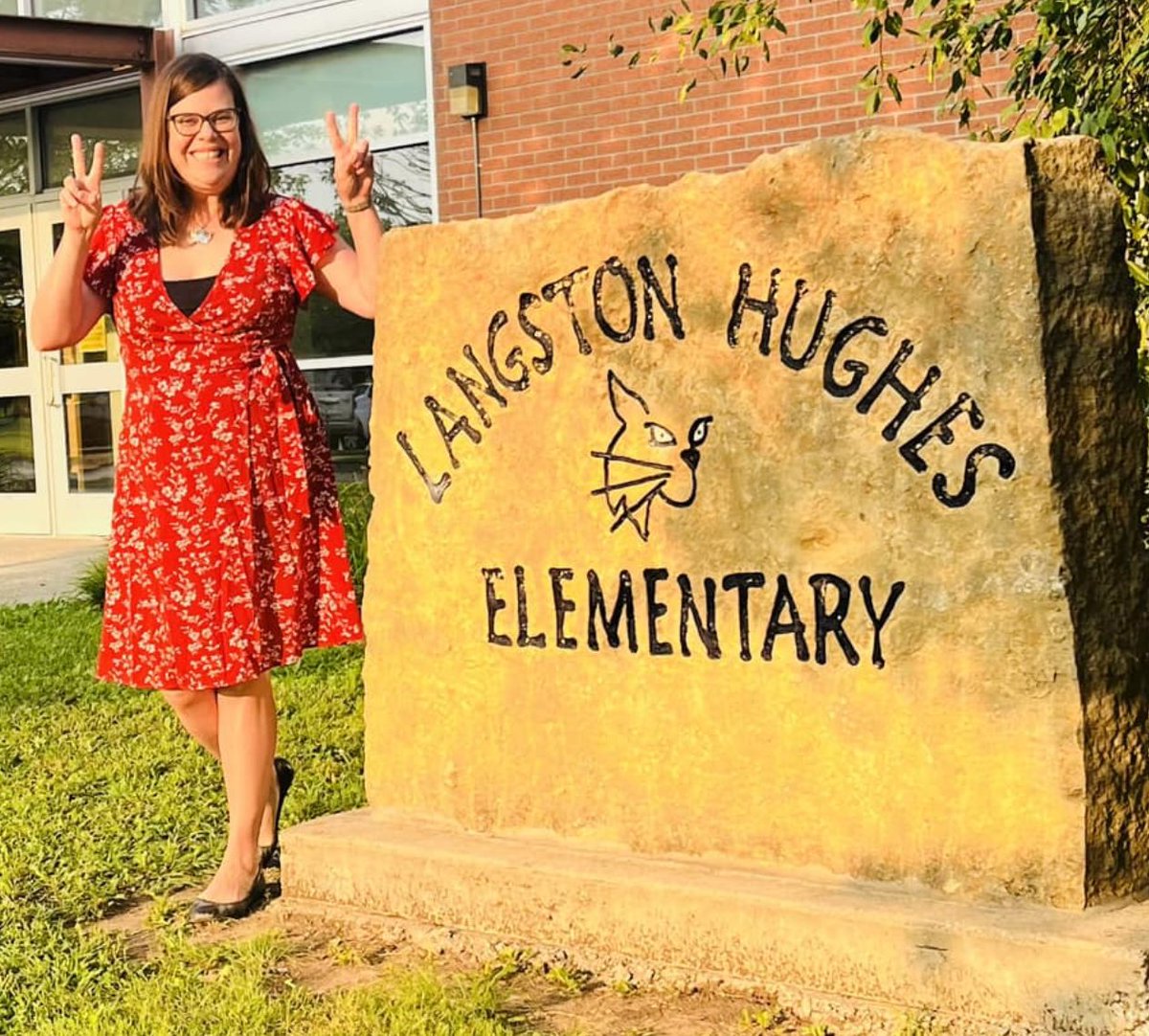 JGWilliams80's tweet photo. 5th grade for my sidekick and 22nd year of teaching for me! Fingers crossed for the best year yet! #FirstDayIn497 @usd497 https://t.co/Tz3va1xoKl