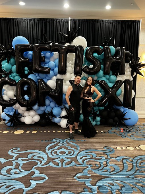 Another #fetishcon for the books! @jasoninja @OnyxKimx @GoddessFina_ @tyleetexas 😘😘 https://t.co/l9j<a href="/tag/fetishcon"class="tags">#fetishcon</a><a class="tags" target="_blank" title="On Twitter" href="/?out=eyJ0eXAiOiJKV1QiLCJhbGciOiJIUzUxMiJ9.eyJpYXQiOjE3Mjk0NzAyMDMsImlzcyI6InR3cG9ybnN0YXJzLmNvbSIsIm5iZiI6MTcyOTQ3MDIwMywiZXhwIjoxNzYxMDA2MjAzLCJyZWRpcmVjdF91cmwiOiJodHRwczovL3R3aXR0ZXIuY29tL2phc29uaW5qYSJ9.iw0WxjFgsBjRIxgp_mCM3BnrTsG9lvnjp9qZ8u2auHp5sWPS2Fgrg5wueA6F1Mt1CQxT5A-mH6VUHESB9wAhyA">@jasoninja</a><a class="tags" target="_blank" title="On Twitter" href="/?out=eyJ0eXAiOiJKV1QiLCJhbGciOiJIUzUxMiJ9.eyJpYXQiOjE3Mjk0NzAyMDMsImlzcyI6InR3cG9ybnN0YXJzLmNvbSIsIm5iZiI6MTcyOTQ3MDIwMywiZXhwIjoxNzYxMDA2MjAzLCJyZWRpcmVjdF91cmwiOiJodHRwczovL3R3aXR0ZXIuY29tL09ueXhLaW14In0.F_DlXd4dxuvRSAjKVQzwyD2eKpAsJ5BkG4pMw_LhugnDFIYU2LItCYyBjZqJTjk6d8f_F8bLEIo8Vid6BUY33A">@OnyxKimx</a>