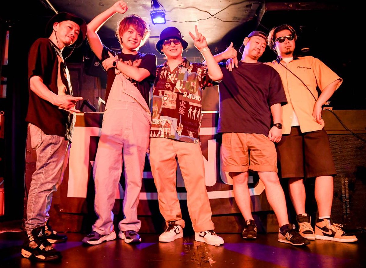 SC_crew_2018's tweet photo. 『SLCM FRIDAY』8月!!
今日はゲストにTOKYO-PMT
ナスティーとたかほくんの新曲の披露もあり!
初現地の方もいたりと最高のLIVEでしたー!!
ソルコ民のみんなありがとう!!
次回は9月22日(金)
次はT2Bの新曲が?!
お楽しみに!!
#ソルコミ https://t.co/l7BLHu8K9w