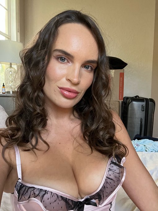 Hope you all have a great day ahead 😘 https://t.co/jG6Pr5IKzG