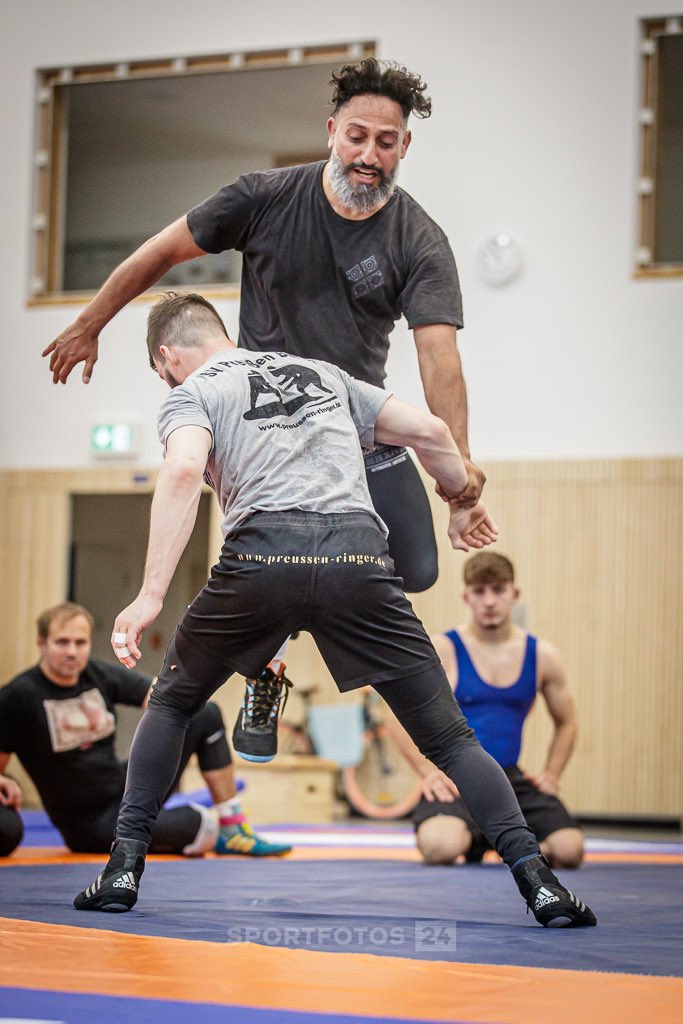 Zoom in, immerse, and obsess. Zoom out, observe and choose; the power of choice is in the attention” Coach Saeed Esmaeli 
Seminar in Germany 🇩🇪 
photographed by @sportfotos24