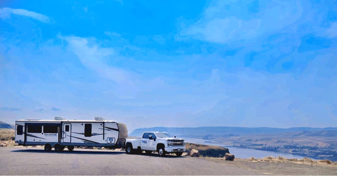 HorizonTrans's tweet photo. Thanks Mike Mikesell for this Featured Driver Friday view of the Columbia River in Washington! ⛰️

Call 574-862-2161 for more info | https://t.co/TJDGiUM3cS

#RVTransport #horizontransport #flatbedtowing #towaway #driveaway https://t.co/9bnb3gc7o6