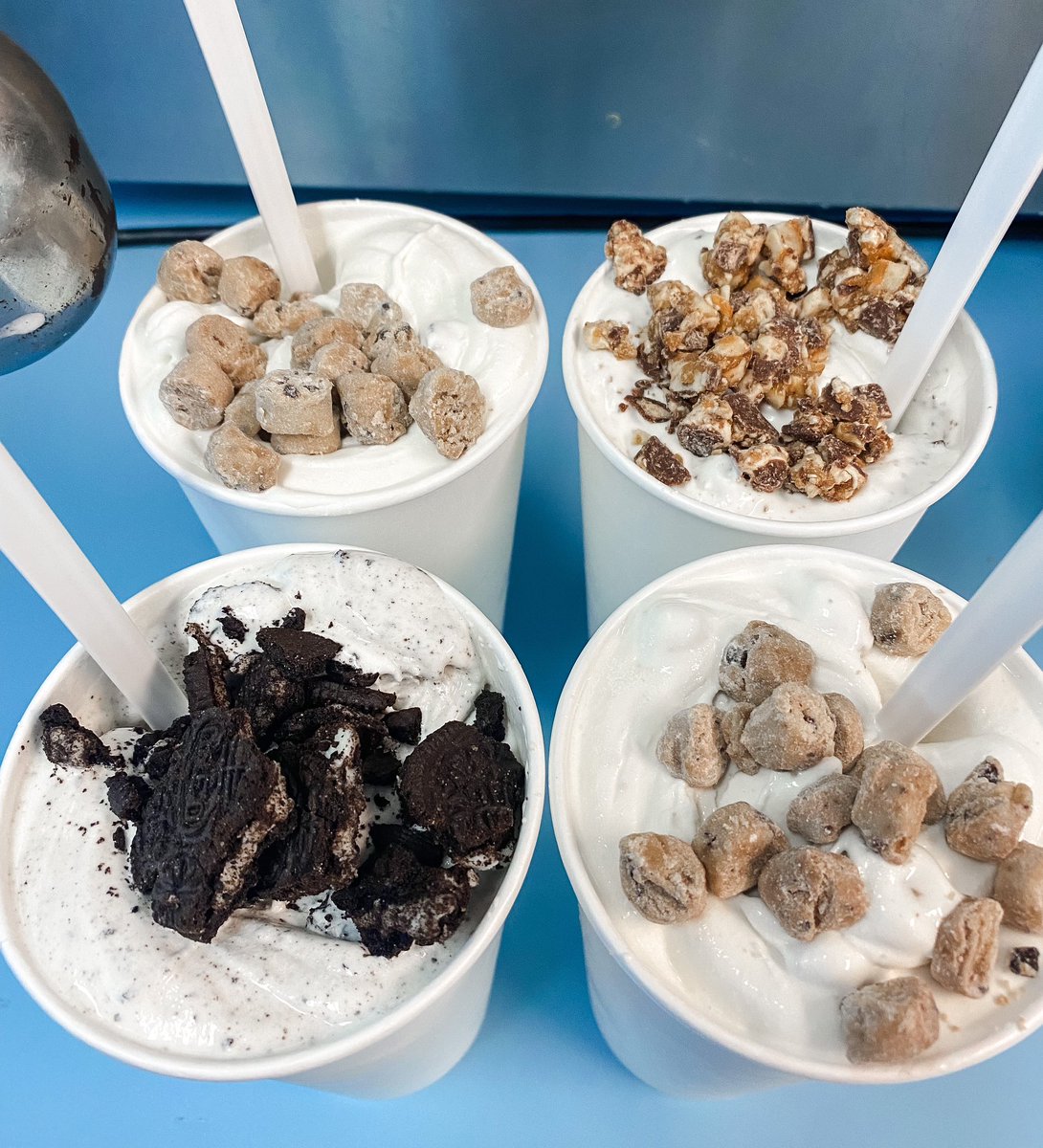 ZestoLNK's tweet image. Mix ins for everyone! 🎉 

What’s your favorite mix in flavor? 

#mixins #candyandicecream #sogood #supportlocal #supportlocalbusiness #supportsmallbusiness #lincoln #nebraska #lincolnnebraska #lnk #lincolnnebraskaicecream #softserveicecream #zesto #zestoicecream #zestolnk
