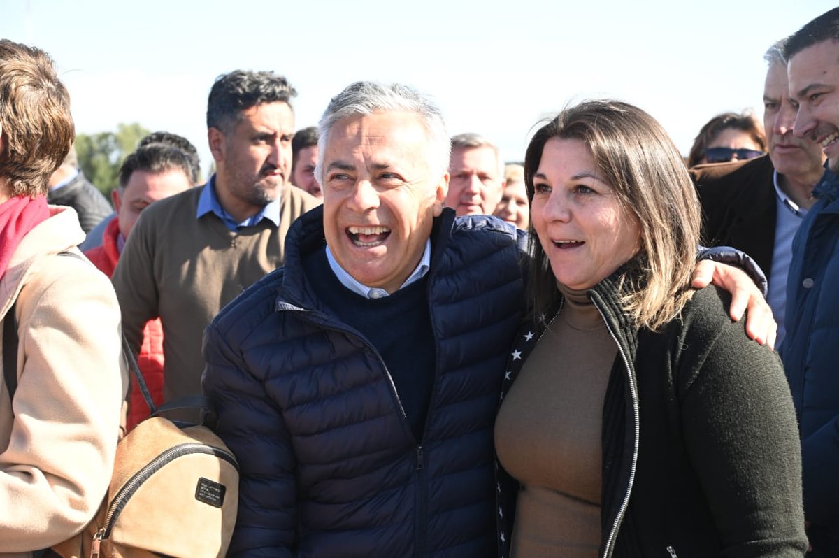alfredocornejo's tweet photo. Finalizó el primer tramo de la #RutaProvincial14, una obra muy esperada por los maipucinos.
Antes solo era una ruta de tránsito, hoy un eje para la actividad económica. En un contexto inflacionario, @MendozaGobierno sigue interviniendo rutas productivas gracias al orden fiscal. https://t.co/tQpTNMIBLX