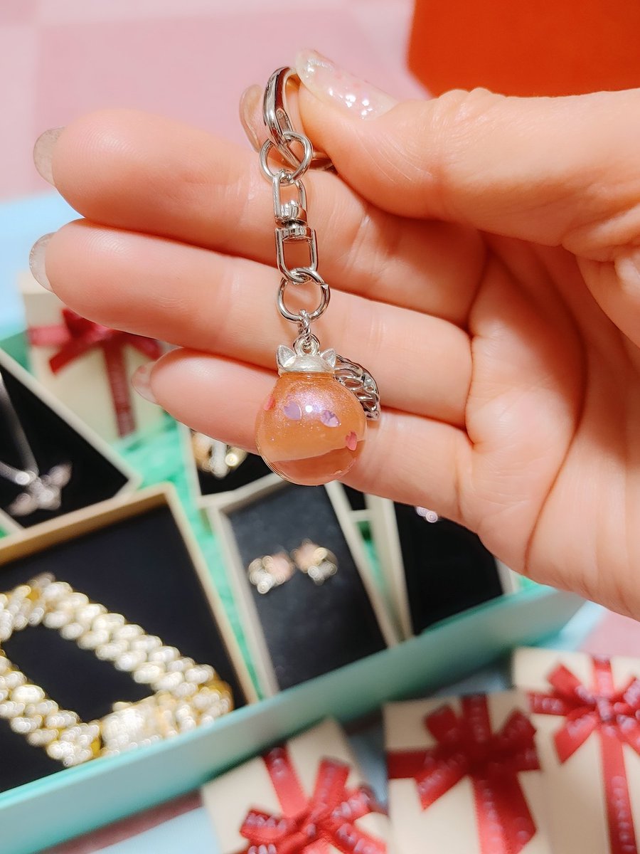 kumibin's tweet photo. 今日のチャリティーなお買い物✨売上の一部が動物保護団体へのご支援金になります✨素敵なデザインでお気に入り❤✨ちなみに寄付やチャリティーなお買い物はリアルで会って話した方にのみ‼️と決めとります✨
#shinelife
#チャリティーなお買い物
#かなつ久美 https://t.co/ieKdUisHGx