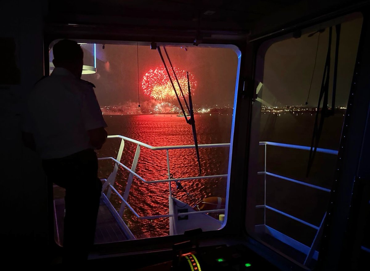 It's been a fantastic couple of evenings, soaking up the magic of the British Firework Championships in Plymouth! 🎆 And here's a unique perspective from Armorique's bridge  🚢
#BrittanyFerries #BF50 #BritishFireworkChampionship