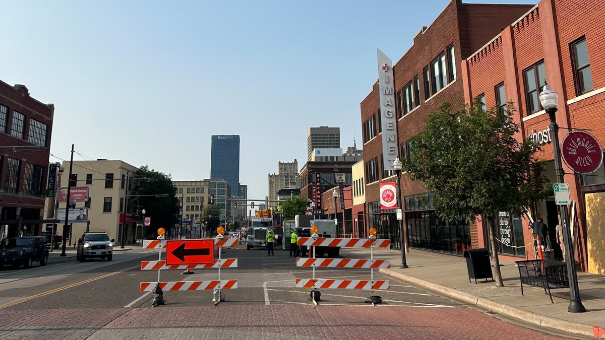 🚧Broadway Ave south bound lane between 9th St. and 8th St. will be reduced to one lane until 5pm today.