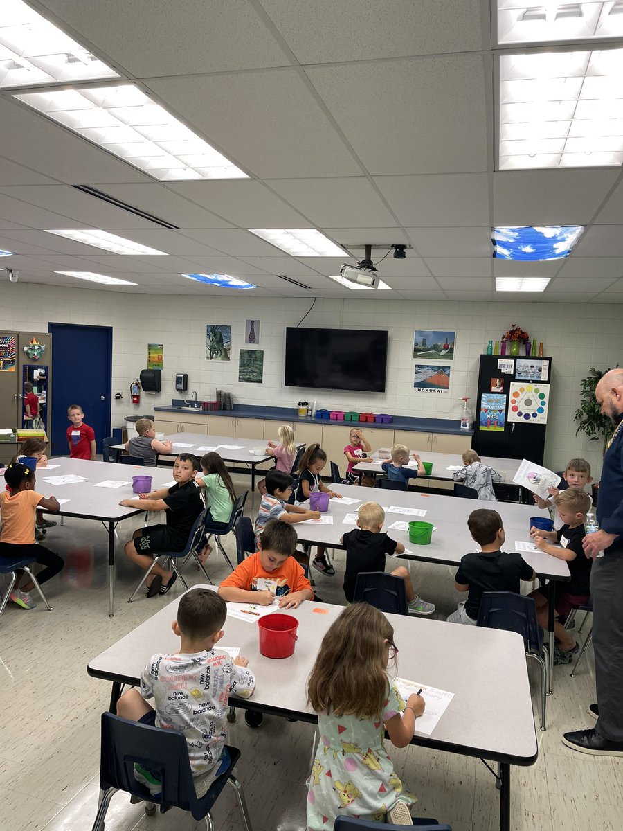 DrWilliams0319's tweet image. Kindergarten Orientation went great! We can’t wait to see all of our Eagles on Monday! #FZEquiptoExcel #PSEsoars