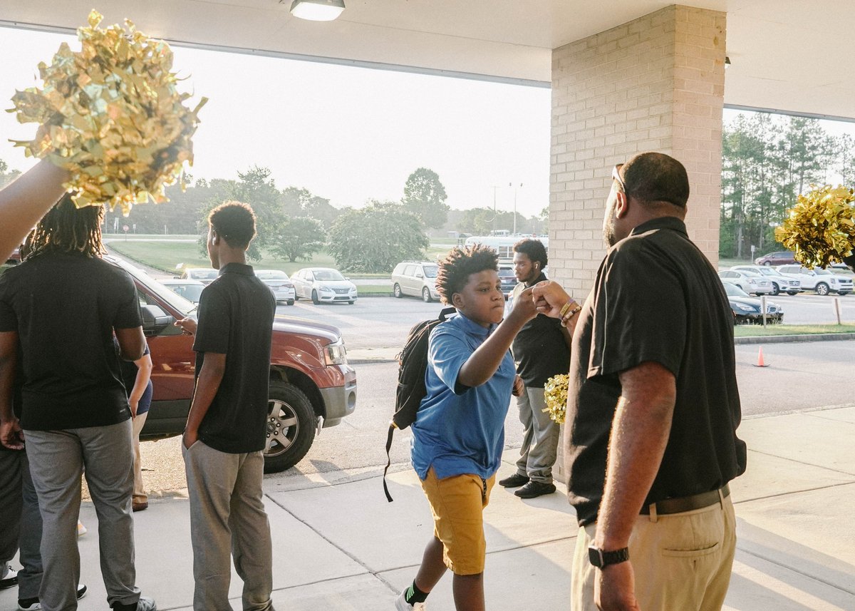 FESstingrays's tweet image. A special thanks to the Griffin Football Team and Cheerleaders for kicking off Fist Bump Friday at FES!  It made our students' day!