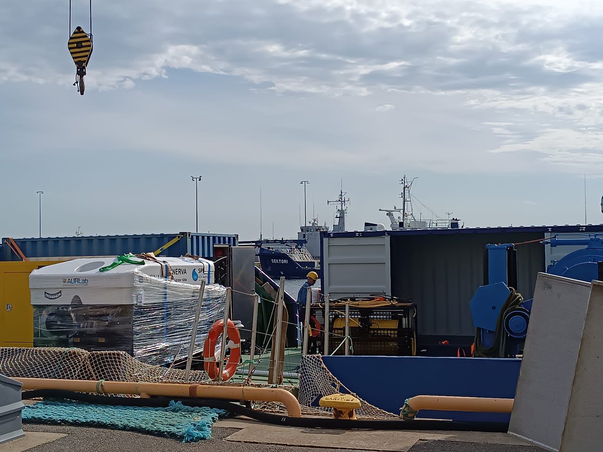 ArcticSgd's tweet photo. Getting ready for next expedition to Gulf of Finland.  Beata Szymczycha and Przemysław Makuch
#EEANorwayGrants #ncn #sgd #ArcticSGD #IOPAN #arctic #submarinegroundwaterdischarge #todaywehave https://t.co/4j7uqIncnc