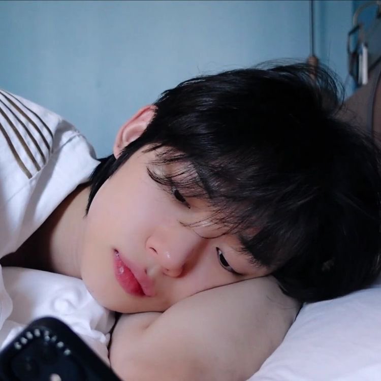 terryunnies's tweet photo. bestie &amp; I snoozin’ ☁️💤

[ #YEONJUN #BlackMoaSelcaDay #BlackMoaMagic #BMSD #BlackMoaBase @TXT_members @TXT_bighit @blackmoabase ] https://t.co/4ISM6vdupZ