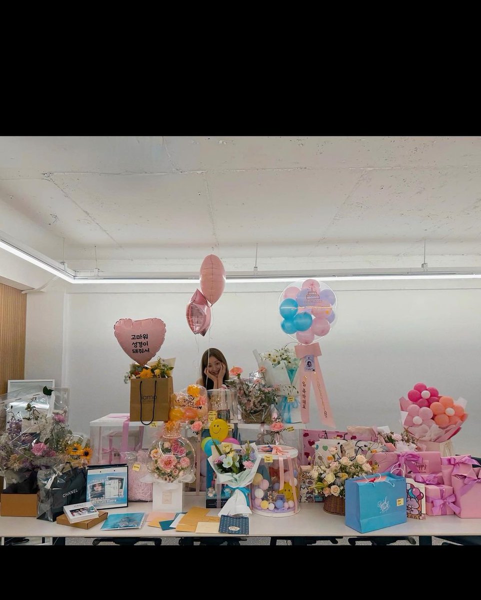 bokjooph_'s tweet photo. 08182023

@heybiblee's IG Post

사랑을 듬뿍 먹은생일🤍 
모두 감사해요 많이 사랑해요 😚

#이성경 #성경 #leesungkyung #イソンギョン #イ・ソンギョン #李聖經 #李圣经 #อีซองคยอง https://t.co/GibsWnQSP1