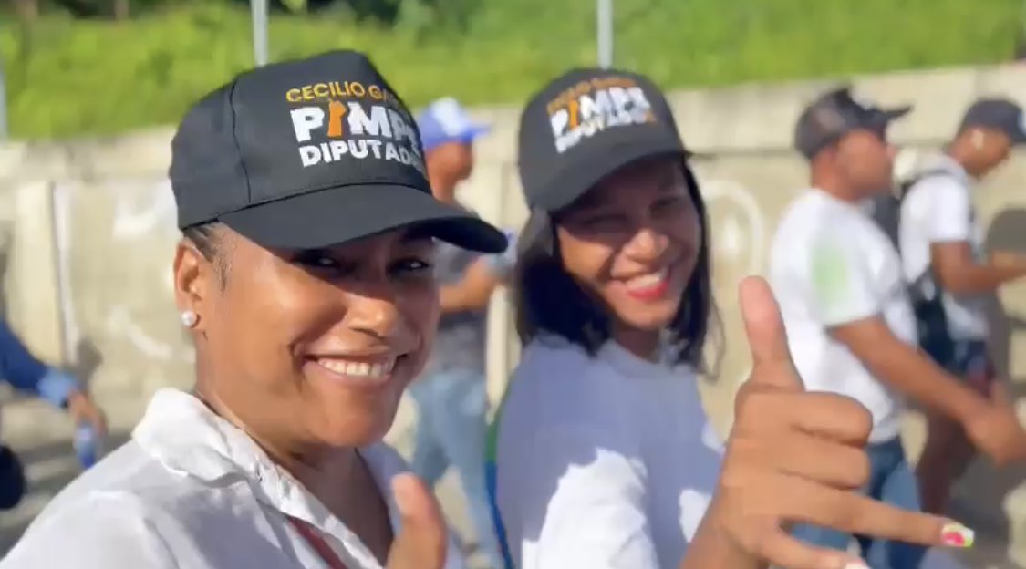 AnyeliKing's tweet photo. Apoyando a el nuestro @PimpeCecilioG @ReyesPaola14 @stlopezdlr @carlosrojas244 #PimeEsTuVoz ##PimpeEsMiVoz #YoEstoyConPimpe https://t.co/PPXvUn3nIZ