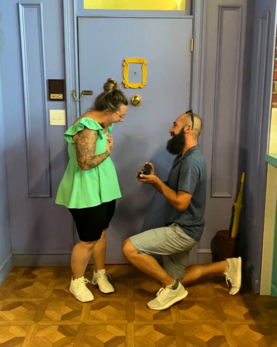 Grab your lobster and celebrate National Couple’s Day at The FRIENDS™ Experience! 

Tickets ➡️ bit.ly/FriendsExpTW