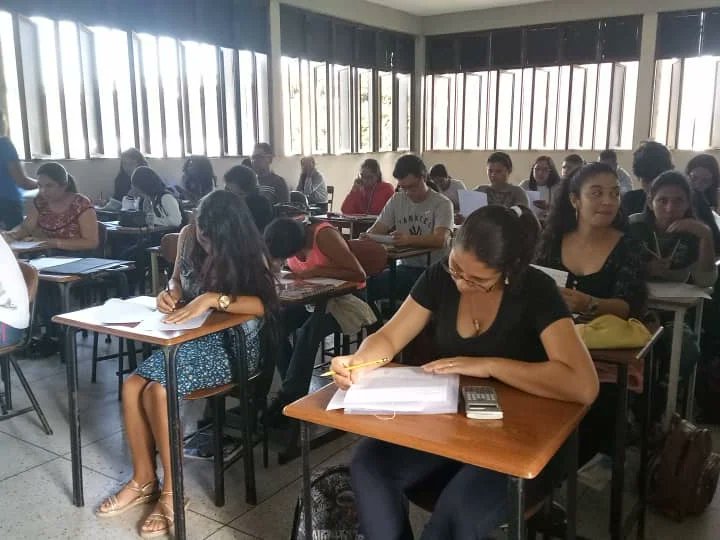 uptlara's tweet photo. Avanzan los Cursos Intensivos CIU 2023, para fortalecer el proceso de formación de nuestros Uptaebistas y siguiendo los lineamientos del @mppeduniv se desarrollan los CIU 2023 que benefician a estudiantes regulares durante el periodo vacacional.

#UptaebActiva 

@michellyvivas https://t.co/P2ZmFhdP1j
