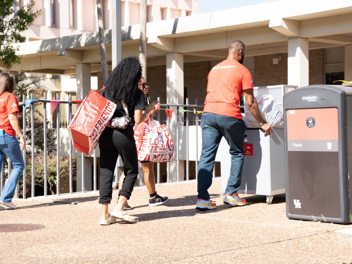 UH_Housing's tweet photo. Almost 3000 Coogs are checked into their cribs for the school year.
We cannot wait to meet more Coogs on Cougar Move-in day two!
#UHLiving #CoogMove23 https://t.co/YGr7zq9YxS