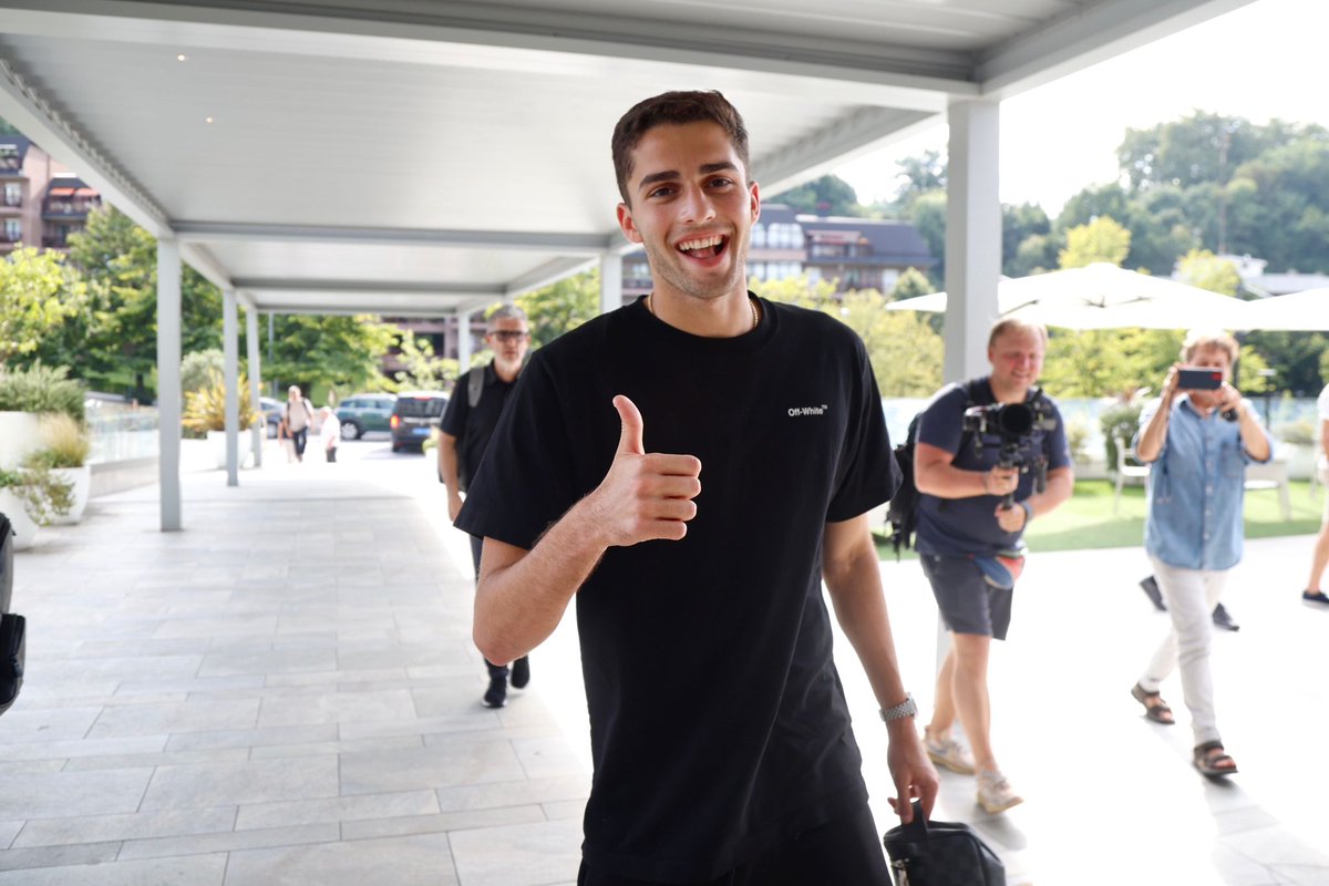 Zakharyan, el tapado que desveló en exclusiva NOTICIAS DE GIPUZKOA, ya está en Donostia. Y sí, estamos muy contentos, obvio. El ruso acaba de llegar a su hotel y mañana conocerá Anoeta para ver a su nuevo equipo. Suerte Arsen!