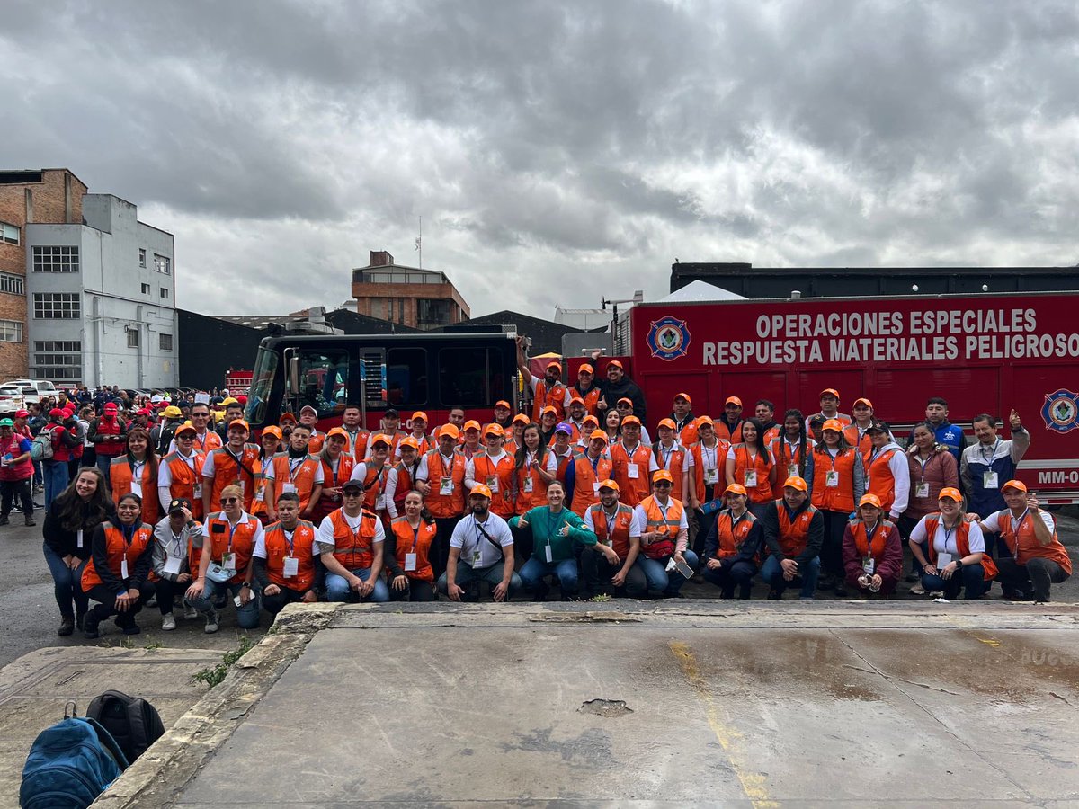 gamedinar's tweet photo. El sismo de ayer nos recordó la importancia de estar preparados y entrenados. Gratitud y reconocimiento a cada uno de los brigadistas @SenaBogotaDC quienes nos apoyaron con eficiencia en todas nuestras sedes. Son ustedes ejemplo y #OrgulloSena . https://t.co/kd5A2WvM2t