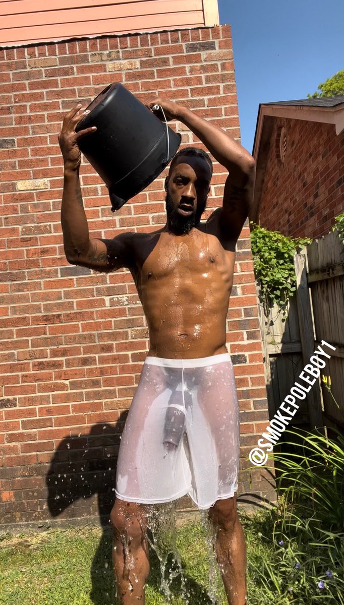 smokepoleboy1's tweet photo. That water with those see through shorts on gonna do every time🥵 https://t.co/EJaDwN7yIx