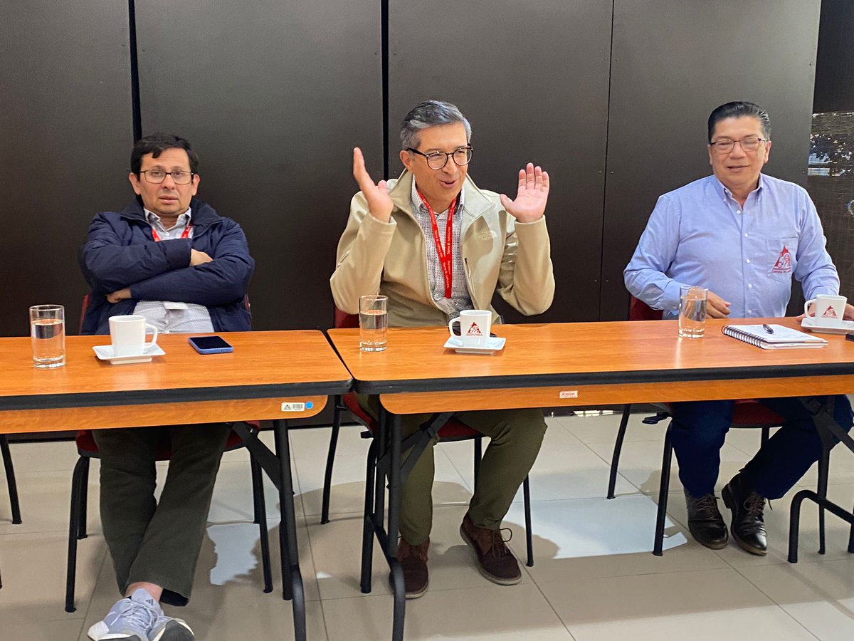 FedeCafeteros's tweet photo. La renovación de cafetales es una necesidad para mejorar la productividad cafetera, por eso en este momento @FedeCafeteros y @MinAgricultura realizan mesa de trabajo conforme lo dispuesto en Comité Nacional de Cafeteros.

@germanbahamon https://t.co/c225Q1cWuK