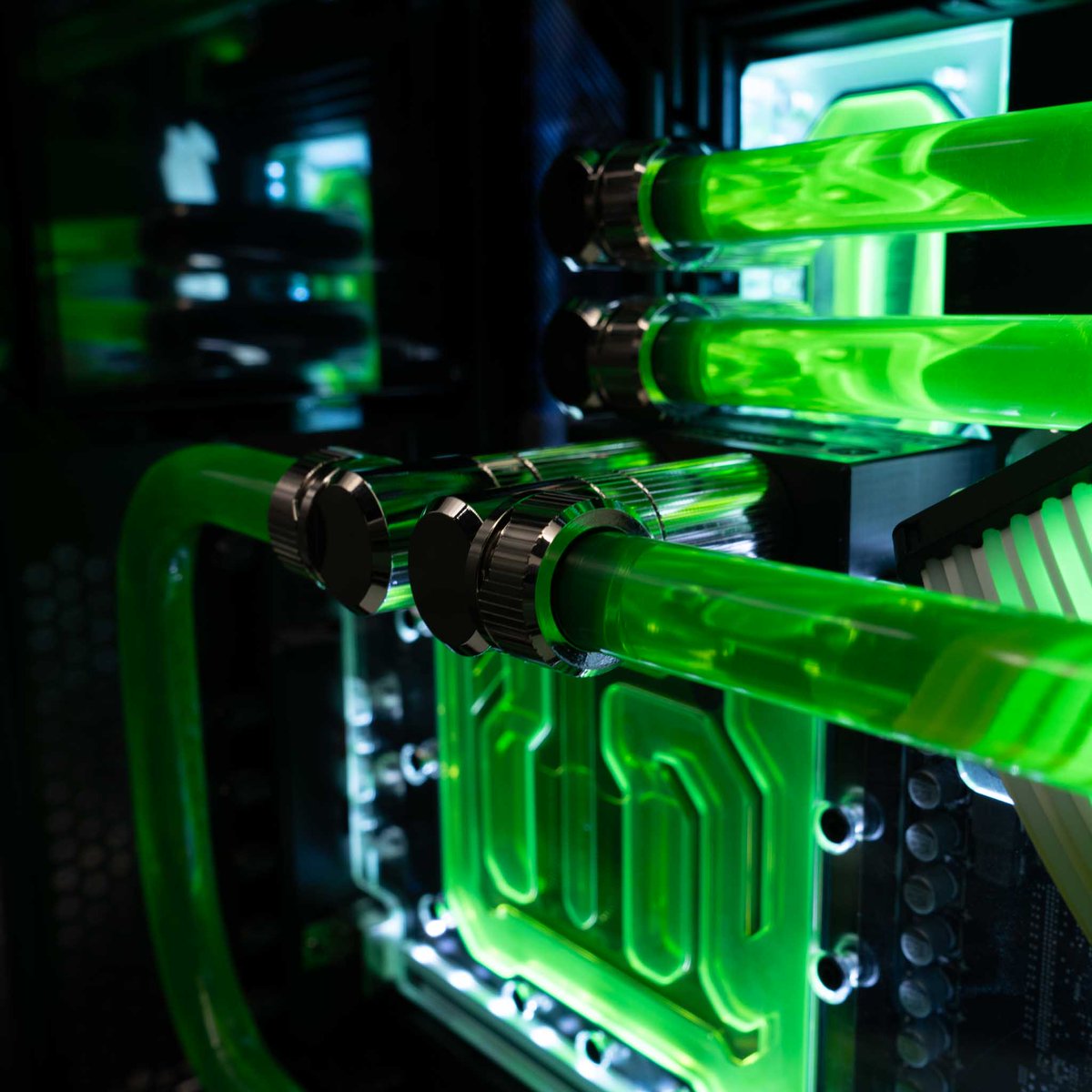 AlexanderPCS's tweet image. Happy Friday, Empire! 🎉 Check out our newest liquid loop build: A blend of art &amp;amp; power featuring Intel i9-13900K &amp;amp; ASUS RTX 4090. Immersive cooling by EK, 4TB Kingston NVMe, &amp;amp; dazzling aesthetics in a Lian Li case. Want one? Email us! Enjoy the weekend! ✨
#workplayconquer