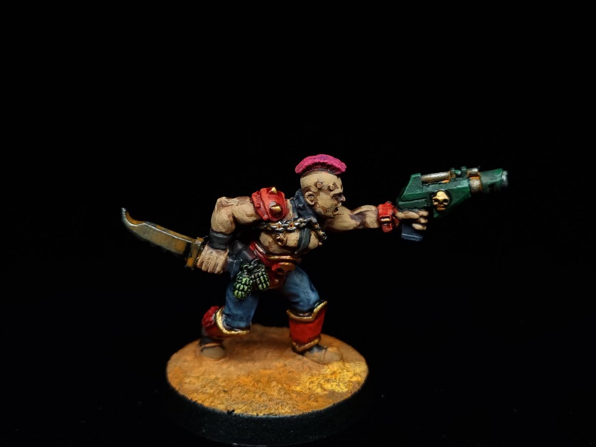 miniatorium's tweet photo. Continuing the theme of painting big slabs of muscle on legs, here's my latest offering for some #necromunda gaming in a newrish future https://t.co/Wqtz8ZL0Fv