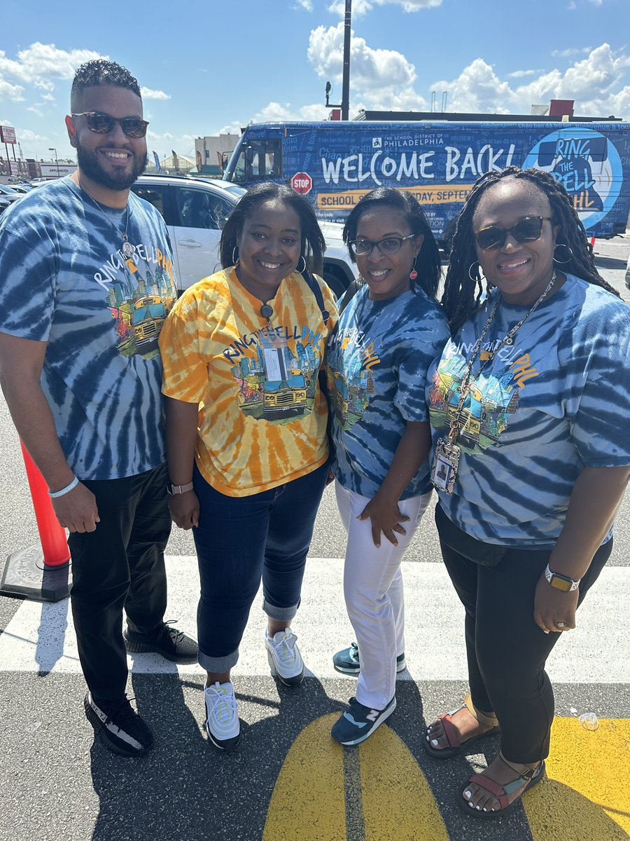 ELEVATEHIGHR's tweet image. 🚌 Thank you for joining us at our Back-to-School Bus Tour! We hope you found it informative and exciting. Wishing all of our students a fantastic school year ahead! 📚🎉 #SDPBusTour #RingtheBellPHL #phled @PHLschools @watlington_sr @EvelynNunez608