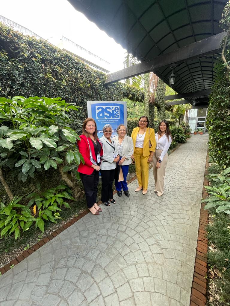 Magistradas integrantes de AMEA y la Secretaría Técnica, CAPEL, participan en reunión con la Asociación de Investigaciones y Estudios Sociales