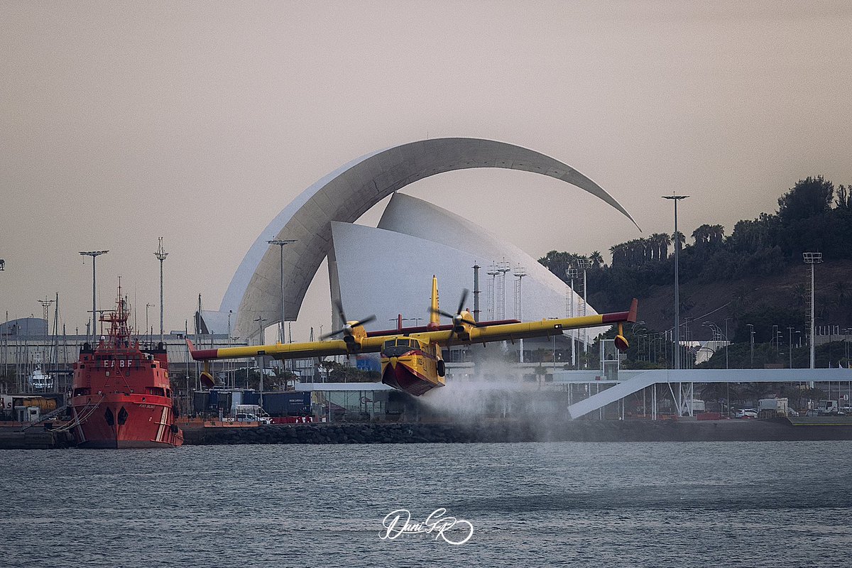 Ayer escuché en las noticias que solo paran para repostar… oficios tan arriesgados y a la vez tan motivadores. Es por ello que hoy quise ir a fotografiarlos para darles algo más de protagonismo 🇮🇨
 #Tenerife #Canarias #Heroes <a href="/RTVCes/">RTVC</a> <a href="/rtve/">RTVE</a> @visit_tenerife <a href="/CabildoTenerife/">Cabildo de Tenerife</a>