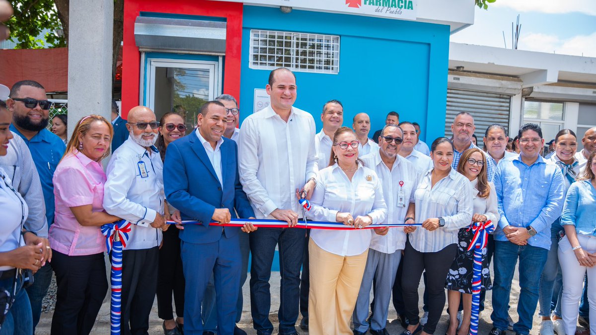 adolfoperezdl's tweet image. Hoy se han inaugurado dos nuevas farmacias en Santiago de los Caballeros: una en la zona franca del municipio Tamboril-La Aurora y otra en el Centro del Primer Nivel de Atención del Barrio Obrero en Santiago Oeste. 
¡El cambio continúa!
#FarmaciadelPueblo #AdolfoPérez #PROMESECAL