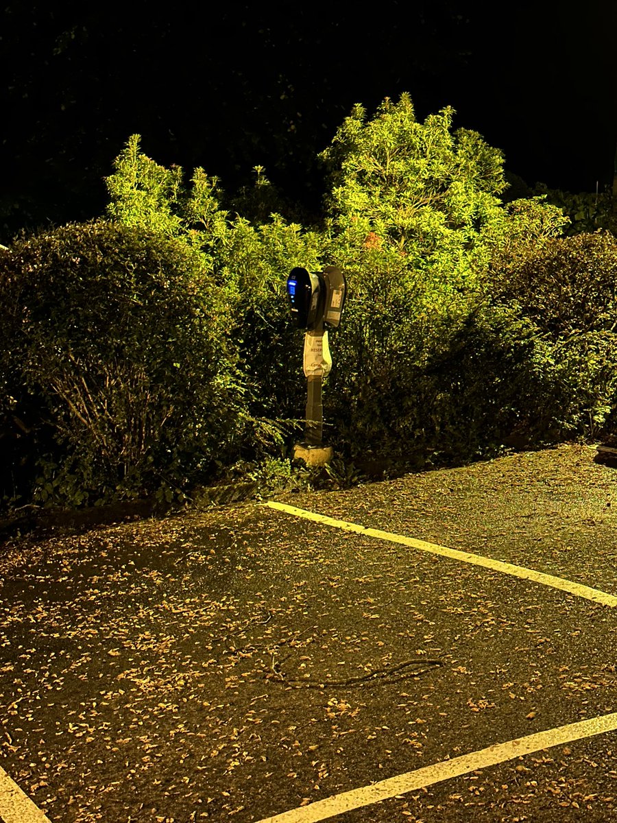 Such a moody evening in Buxton UK, still couldn't resist taking some pictures of the local chargers for the archives.😉