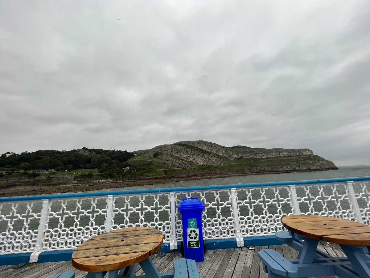 wapple15's tweet photo. @Steveontour1 @ThePhotoHour Awfully nice to be back in #Llandudno #BeerView #CiderView 🏴󠁧󠁢󠁷󠁬󠁳󠁿 https://t.co/JnTmgVSZtg