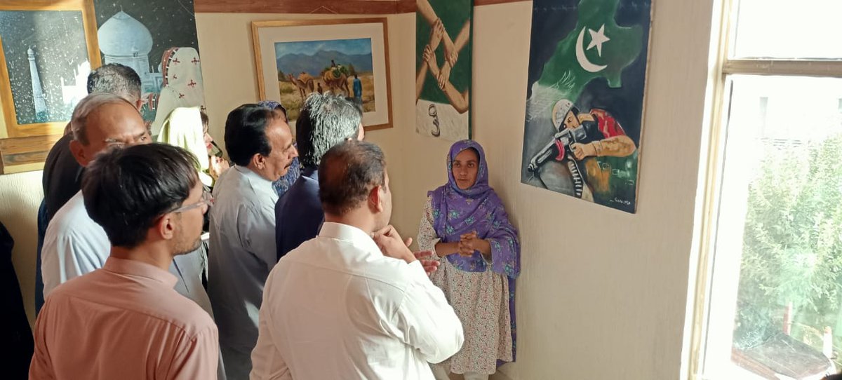 Wonderful & creative way to commemorate #Pakistan's freedom movement. The painting exhibition organized by the @DirectorateGovt on 14 August showcased talents of over 45 young artists who creatively portrayed the spirit of nation's struggle for #Independence. 🇵🇰 #Balochistan