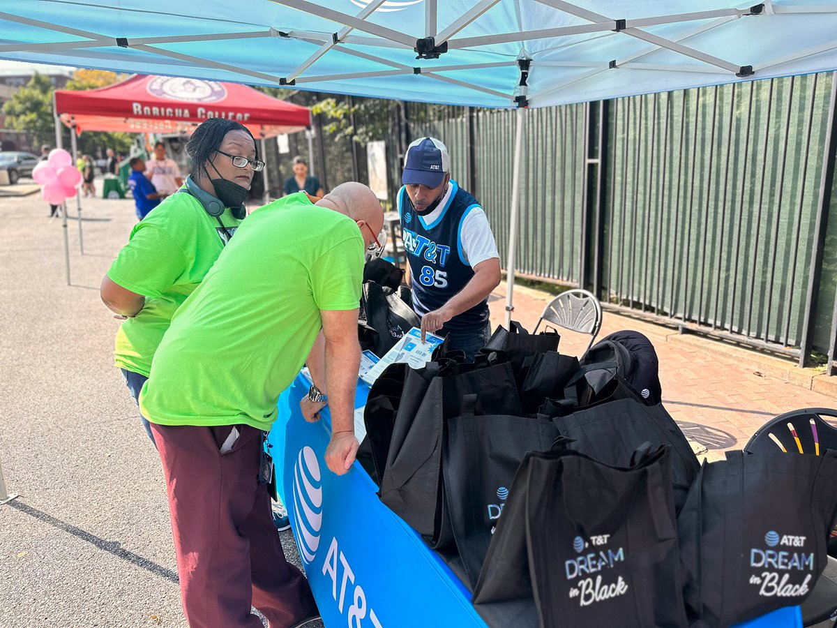 WoodHull Hospital Back 2 School Event, great turnout with the AT&amp;T team <a href="/brandonfulling2/">Brandon Fullington</a> <a href="/JenAndujarNYC/">Jennifer Andujar</a> <a href="/angels_candie/">yessenia santiago</a> <a href="/VitaliyZ17/">Vitaliy</a> <a href="/judy_cavalieri/">Judy Cavalieri</a> #LifeatATT <a href="/AmericanHeartTX/">American Heart Texas</a>