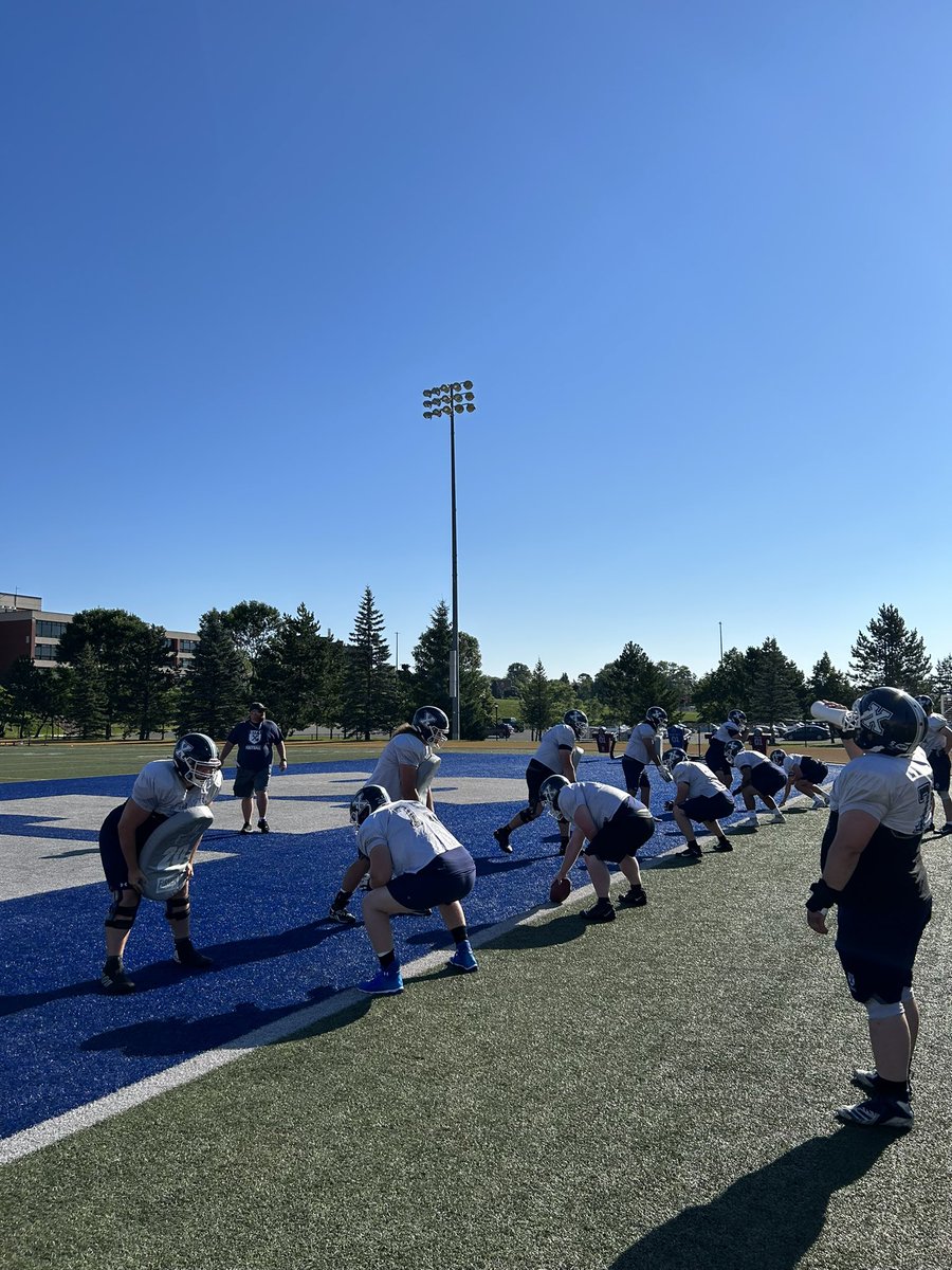 CoachVDH's tweet image. Training Camp number 10 in the books

#HailandHealth
#STFX
#GoXGo

📸: Dylan Provost