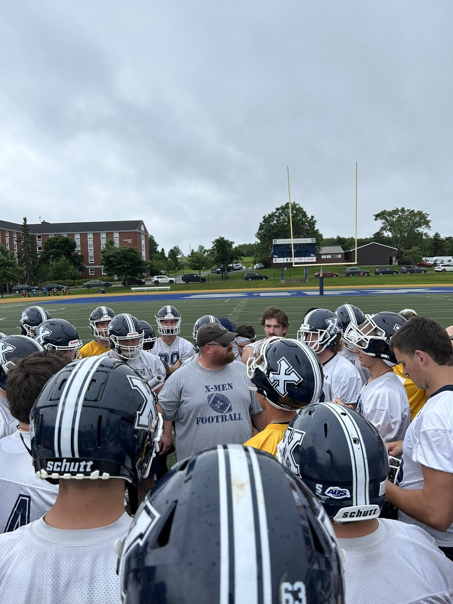 CoachVDH's tweet image. Training Camp number 10 in the books

#HailandHealth
#STFX
#GoXGo

📸: Dylan Provost