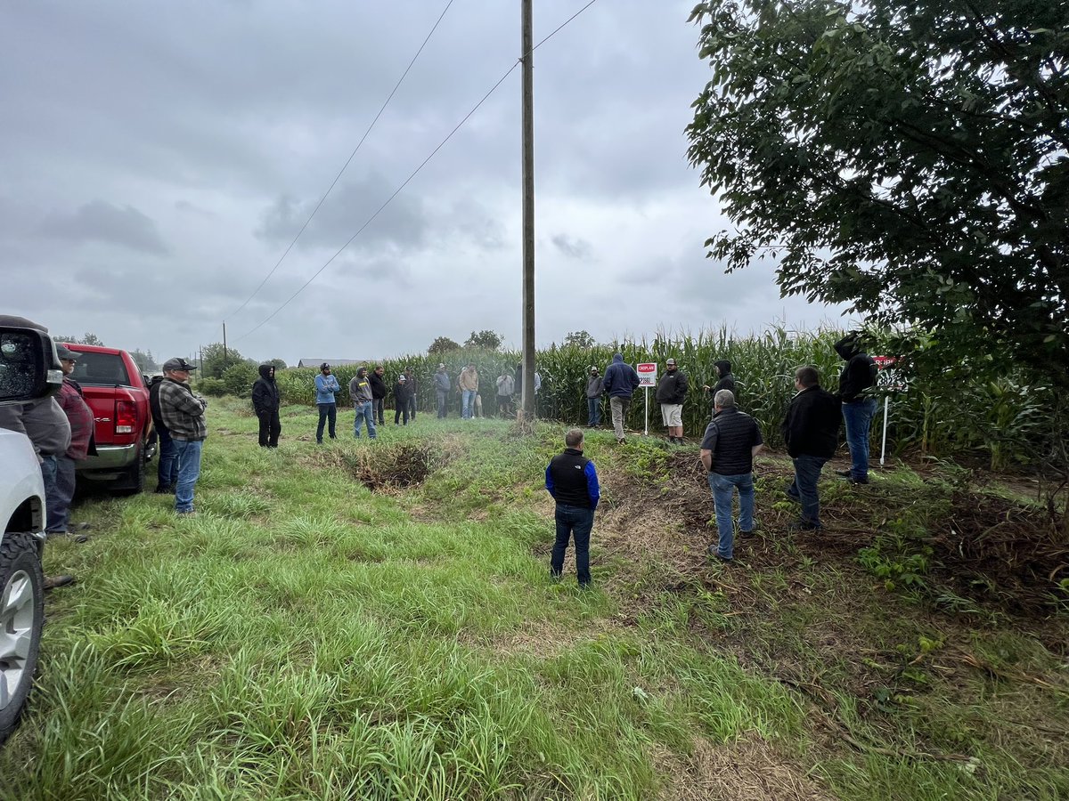 HargreavesRyan1's tweet photo. Excellent turnout despite the weather today, with @NateSalverda on the #CROPLAN grower tour, crops are progressing in the Clinton, ON, area
CP3980VT2P CP3823SS #WinPak #grow23 https://t.co/lYuyFkMK9a