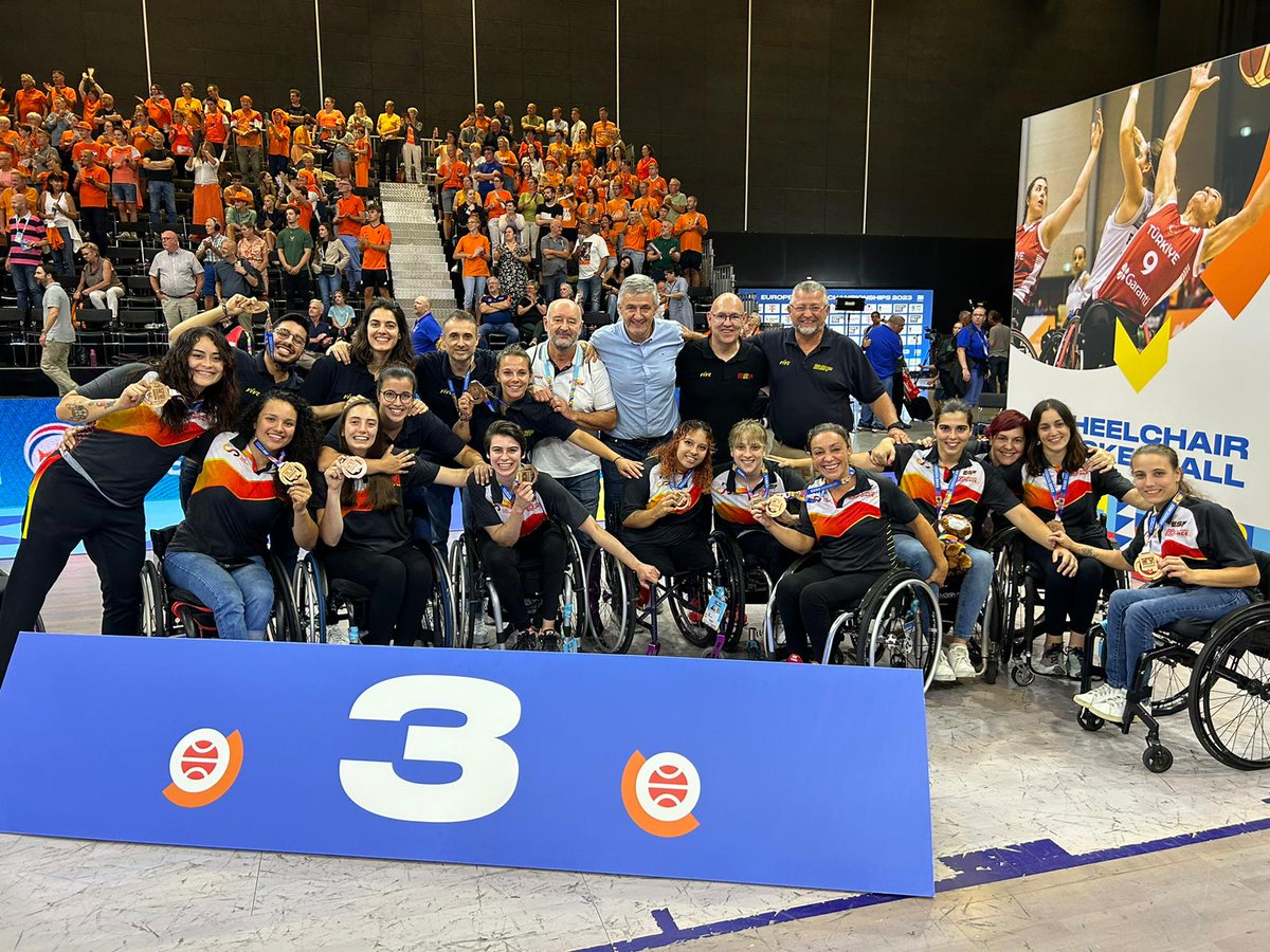 ¡¡¡𝑳𝒂 𝒇𝒐𝒕𝒐 𝒎𝒂́𝒔 𝒑𝒓𝒆𝒄𝒊𝒂𝒅𝒂!!!

Más que un equipo, una familia

Nuestro #TeamESP 🇪🇦 con el bronce 🥉 continental

Enhorabuena!!!
🏀🏀🏀
#basket #baloncesto #wheelchairbasket #EPC2023