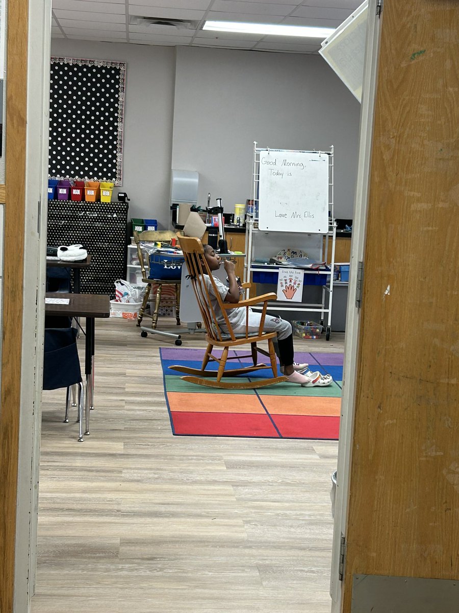 MsJamilaThomas's tweet photo. When you catch one of your students after school waiting on her SRE teacher mom and think… “Man now that’s how you start your weekend! She is in her favorite chair with a good snack, shoes off, and she has her favorite show playing.”🥰 #SREEaglesRISE #RISDWeAreOne https://t.co/HfL0DcN6vq