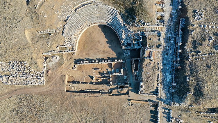 Pisidia Antiokheia Antik Kenti keşfetmeden ölme 💙 
#ısparta #yalvaç #keşfetmedenölme #ancient #ancientcity #city #travelphotography #Travel #travelblogger #traveltips #PhotographyDay #Archaeology