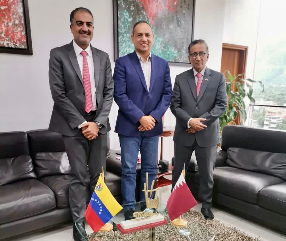 mintransporteve's tweet photo. Ministro @rvaraguayan sostuvo una reunión estratégica con el Excelentísimo Embajador del Estado de Qatar en Venezuela, Rashid Fetais, encuentro que se centró en potenciar aún más, las relaciones bilaterales entre los dos países en materia de transporte, especialmente en el desarrollo y fortalecimiento de rutas aéreas y marítimas 

#VamosConLasBricoMiles